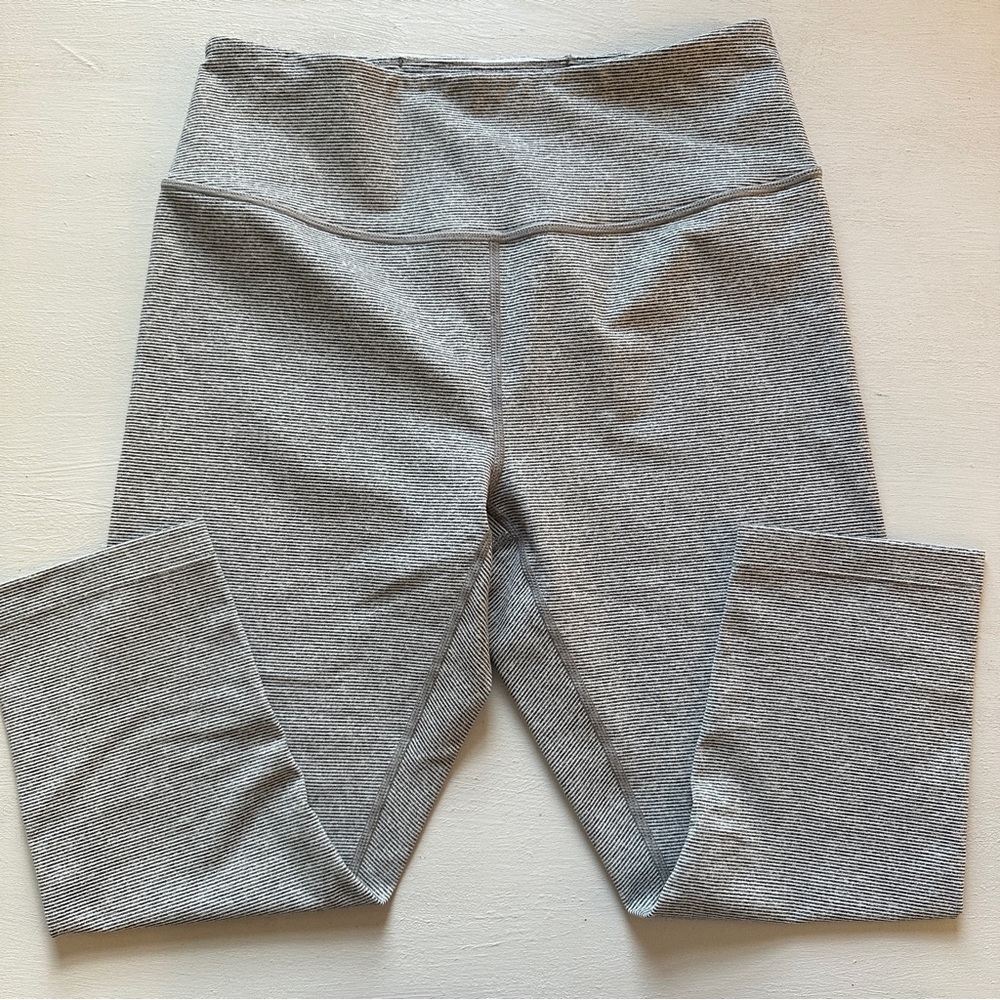 Core 10 Women's Cropped Grey Striped Leggings Size Medium